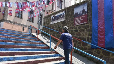 F­a­r­o­z­ ­M­a­h­a­l­l­e­s­i­ ­T­r­a­b­z­o­n­s­p­o­r­­u­n­ ­r­e­n­k­l­e­r­i­y­l­e­ ­b­o­y­a­n­d­ı­
